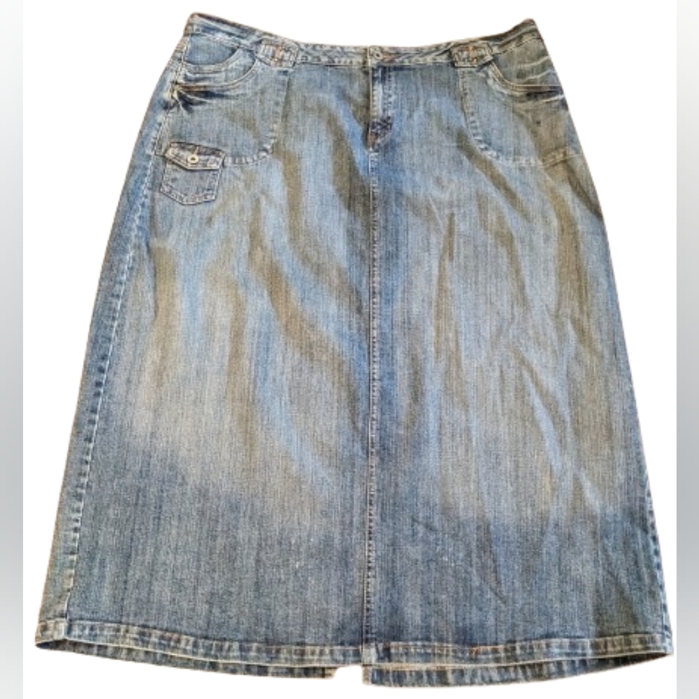 Plus Size Women's Denim Light Wash back slit Skirt / Size 22W